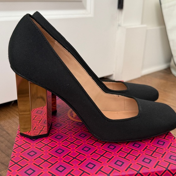 Tory Burch Regina 90mm Chic Black Pump with Gold Heels Sz 9 Perfect! $328 - Picture 2 of 8